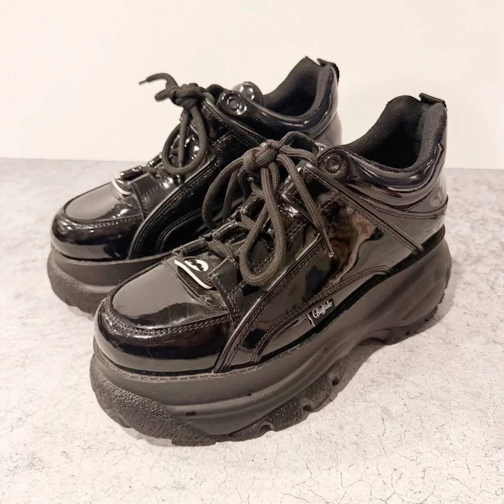 Buffalo London Classic Low Patent Leather Black Sneakers Size 39 US 8.5 *